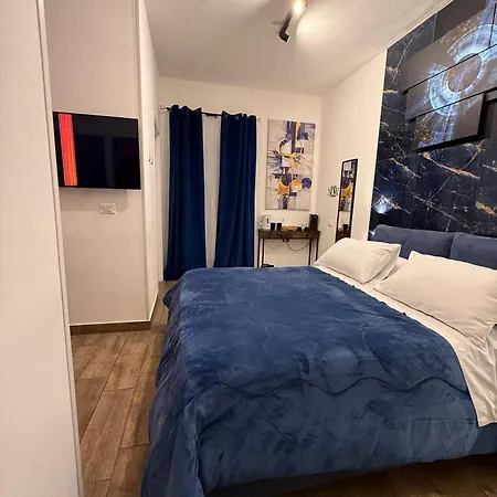 Πανσιόν Elene Luxury Boutique 4*
