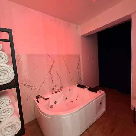 Πανσιόν Elene Luxury Boutique 4*